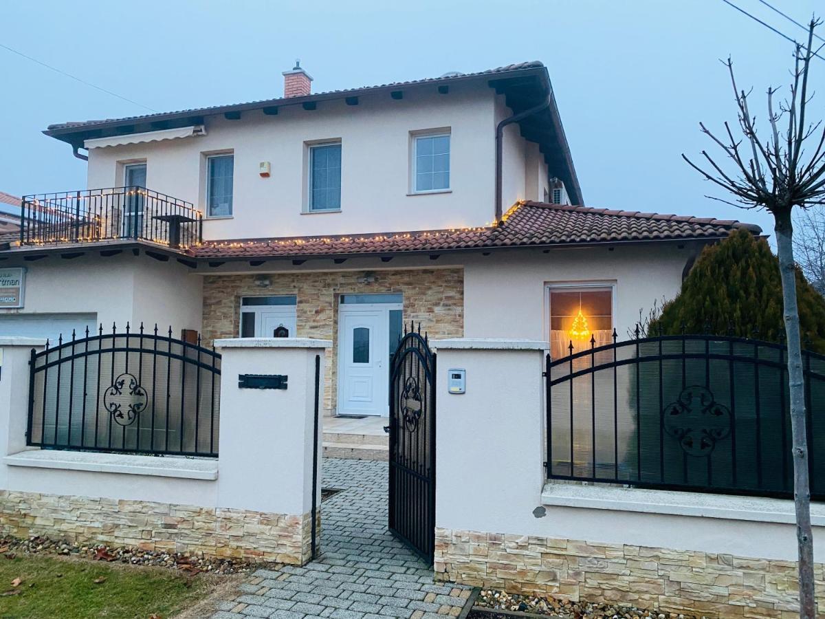 Aura Apartman Hajdúszoboszló Esterno foto