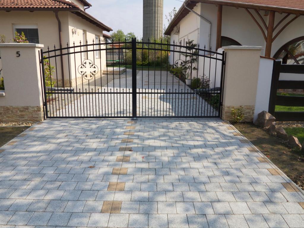 Aura Apartman Hajdúszoboszló Esterno foto