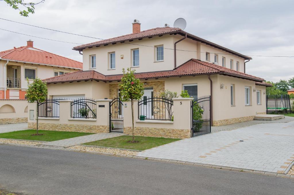 Aura Apartman Hajdúszoboszló Esterno foto